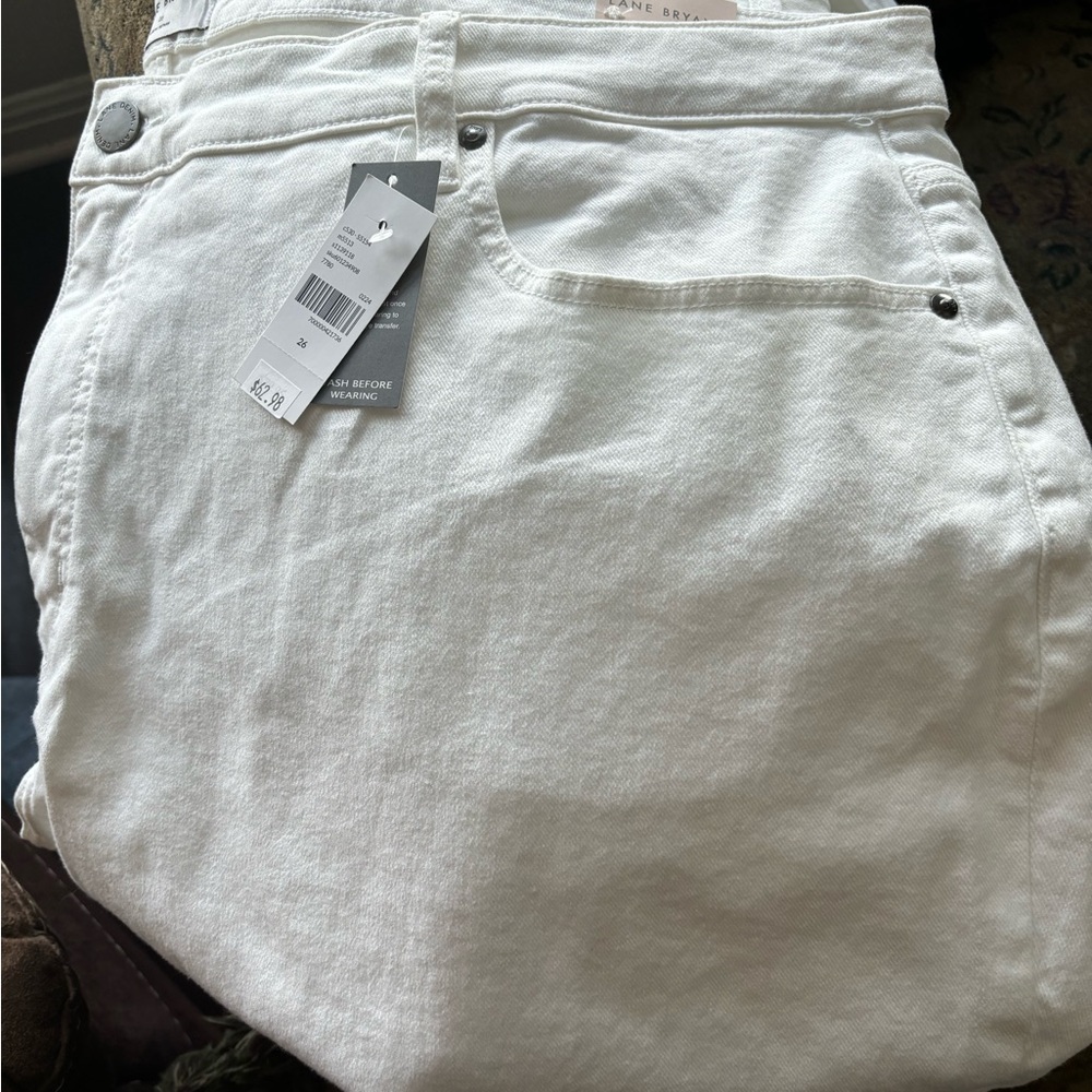 This is a pair of boyfriend capri, mid-rise.  Brand new, never worn.